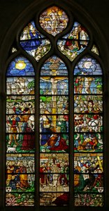 Raam met de kruisiging en passiescènes